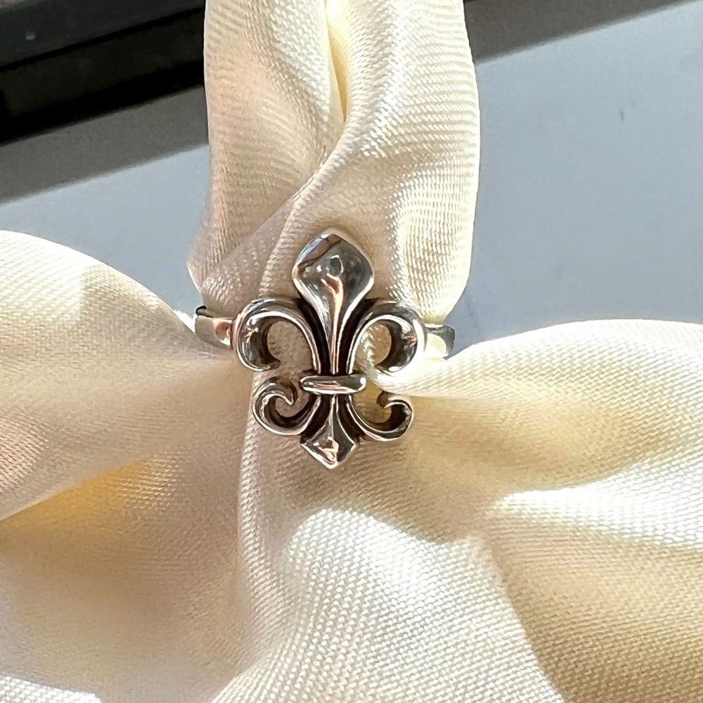 Fleur De Lis Style Sterling Silver Ring